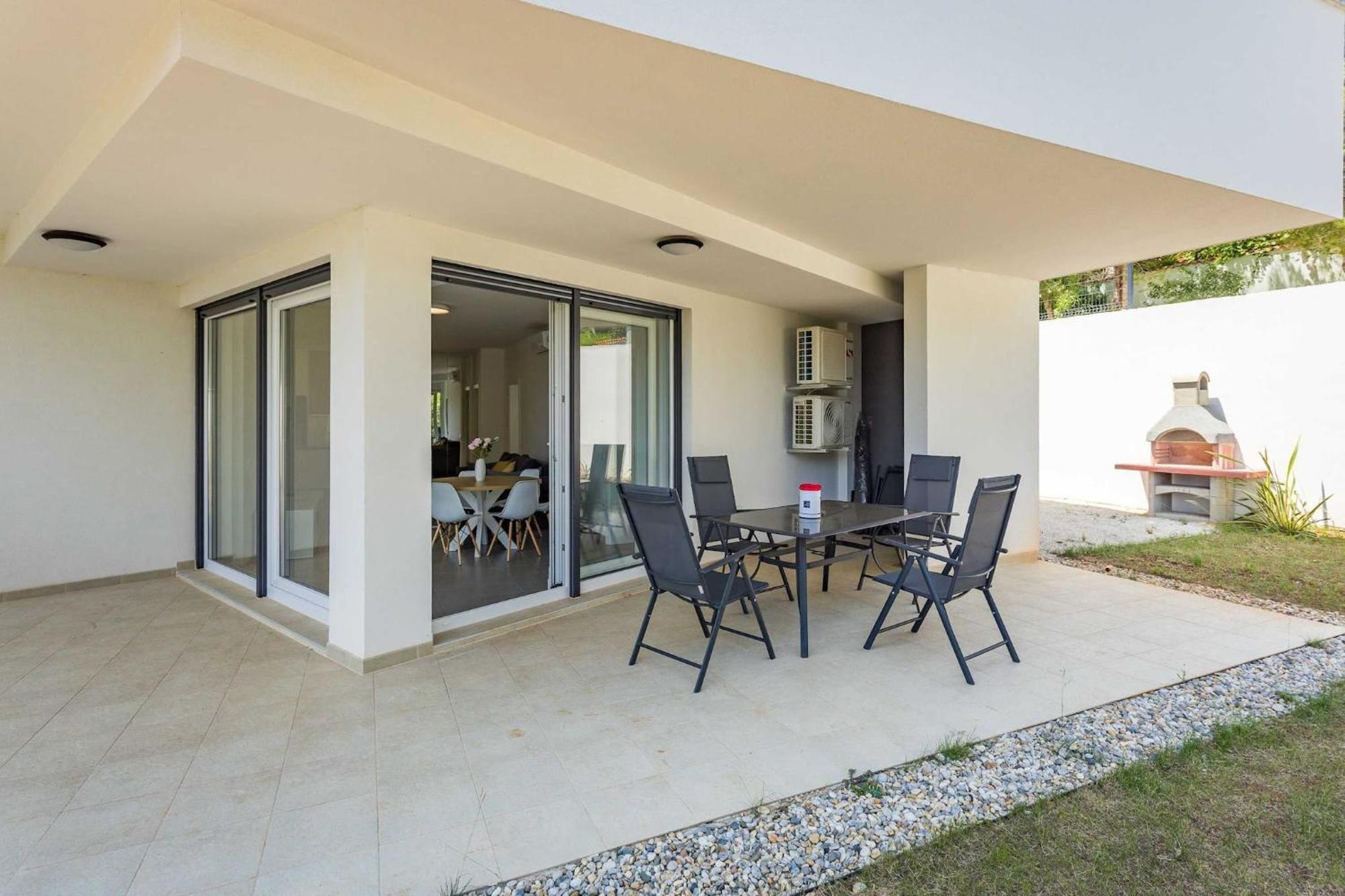 Apartments At Villa Frida Premantura Exteriör bild