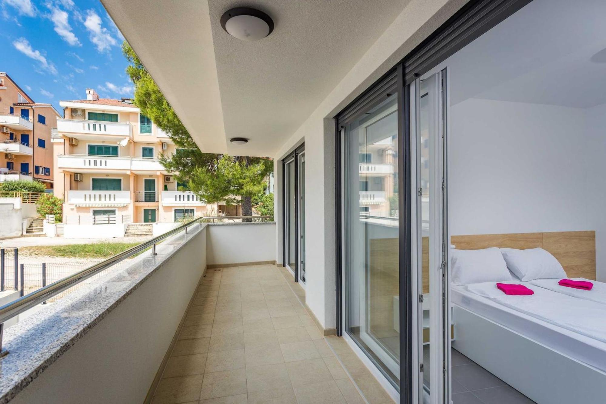 Apartments At Villa Frida Premantura Exteriör bild