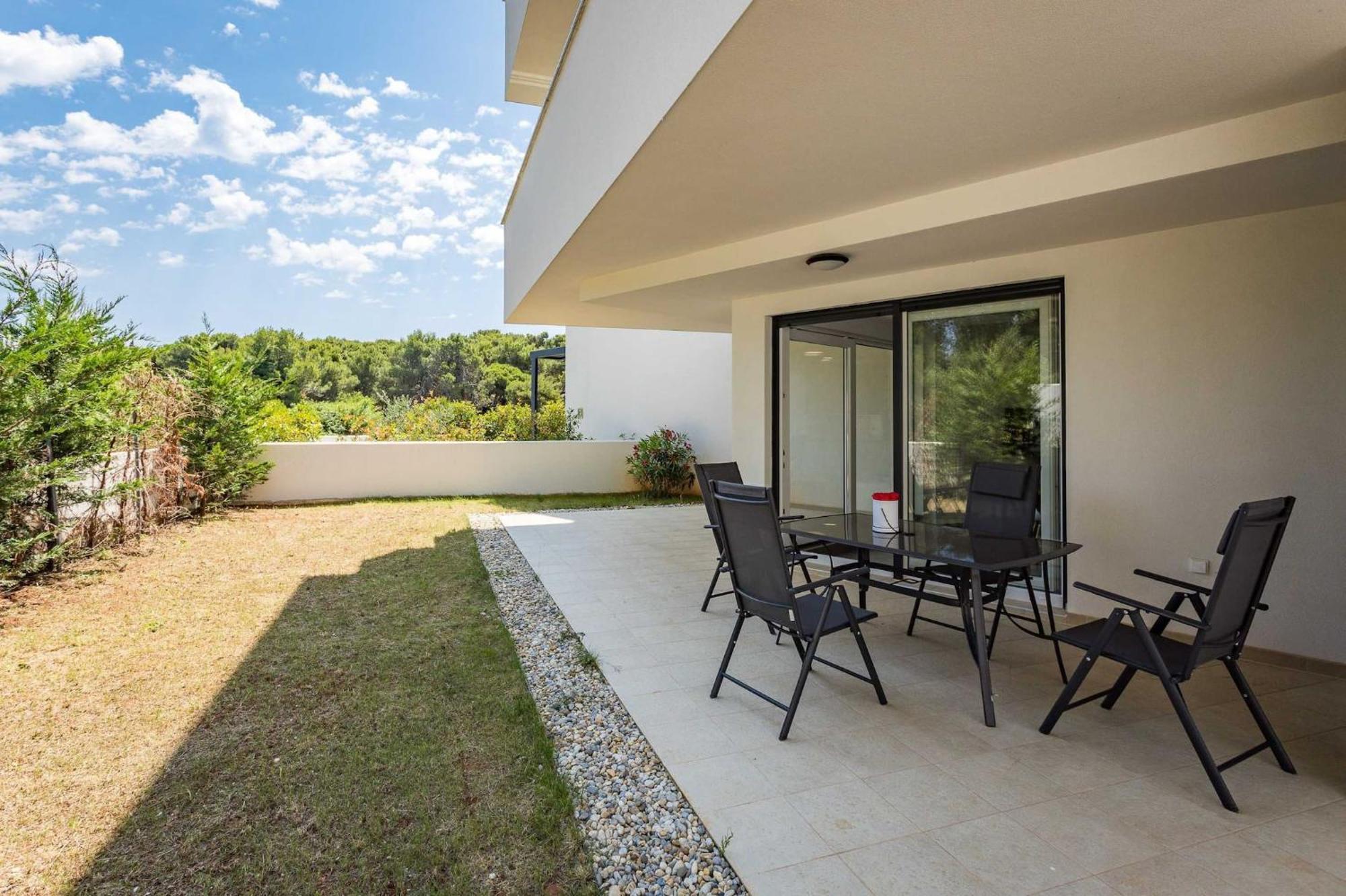 Apartments At Villa Frida Premantura Exteriör bild